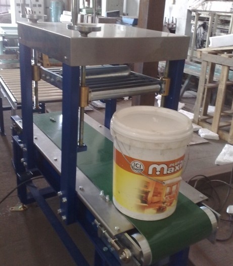 Plastic Lid Press Machine